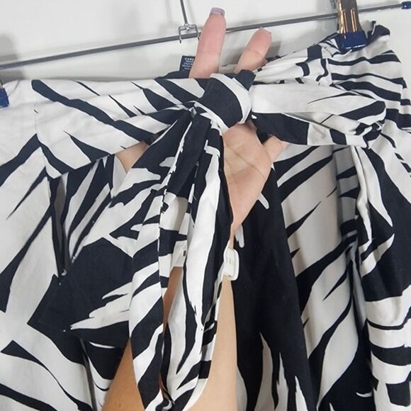 Who What Wear Black White Tropical Wrap Skirt Size 6 - Picture 5 of 5